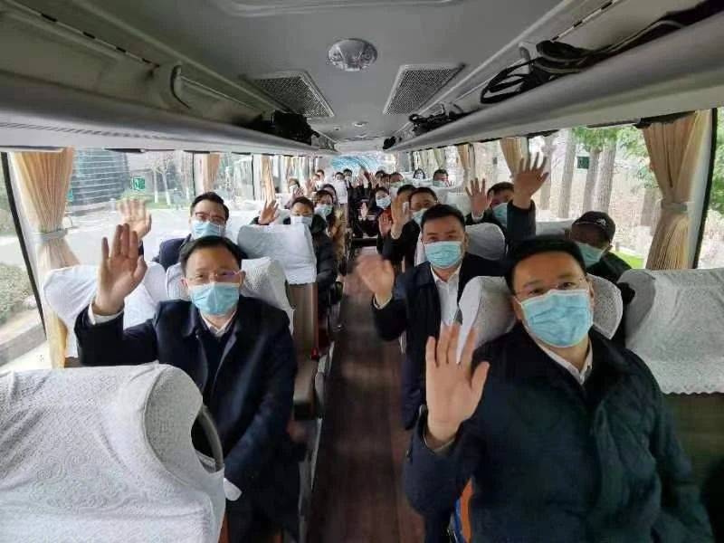 华为手机6c的参数:湖北代表团抵京，年纪最小代表：首次当选，充满使命感，将认真履职