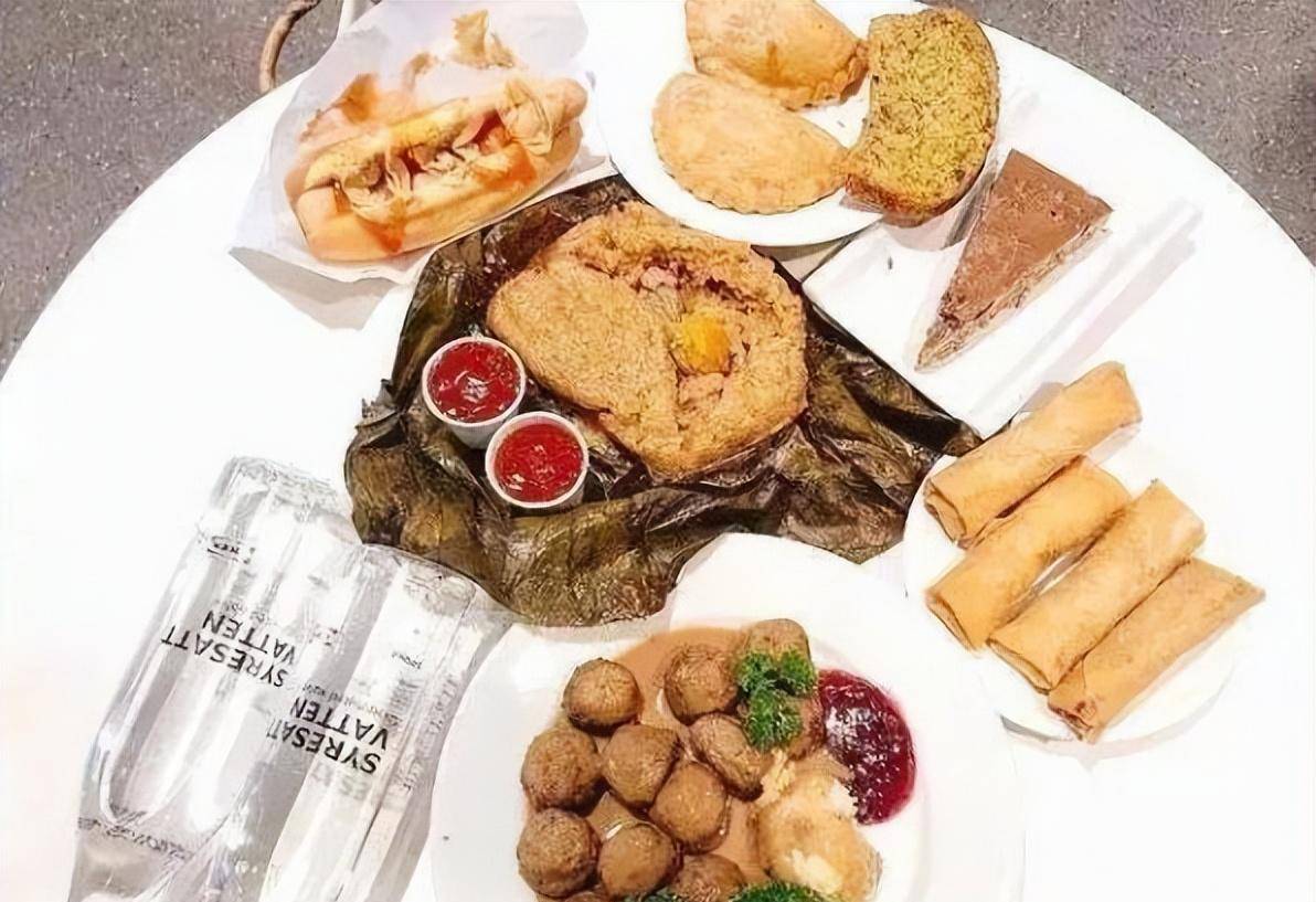 苹果家具品牌国外版:国外的宜家餐厅对阵我们宜家餐厅：一个吃的是环境，一个吃的是气质