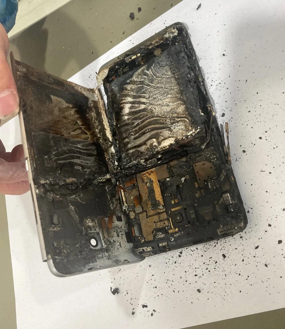 造谣玩手机充电爆炸新闻手机边充边玩对手机会爆炸吗-第2张图片-亚星国际官网