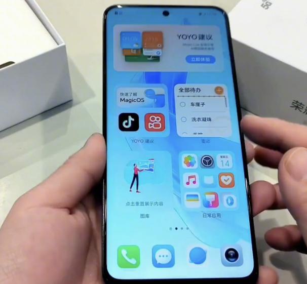 华为手机新闻屏幕暗华为手机屏幕乱闪绿光