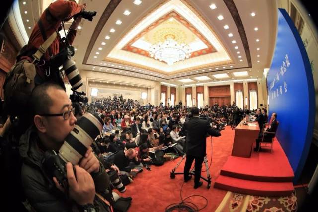 新闻发布会手机上在哪看2024今天头条10大新闻